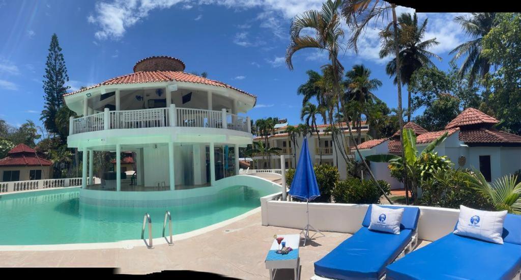 Palms Lounge Cabareteアパートホテル エクステリア 写真